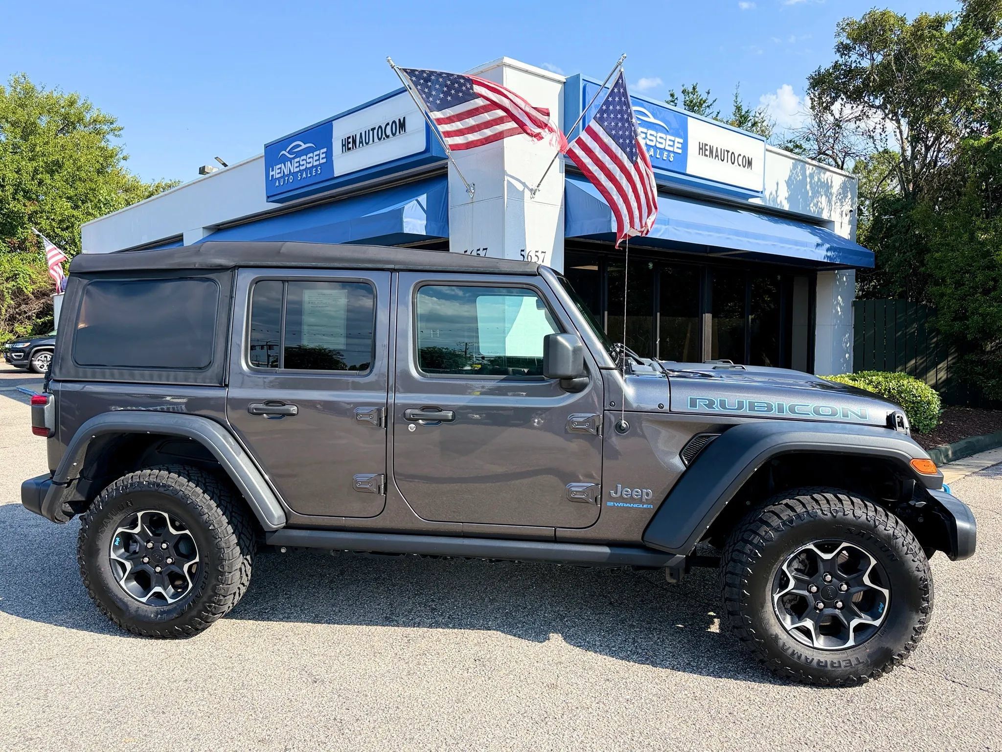 Used 2023 Jeep Wrangler Unlimited Rubicon 4xe w/ Cold Weather Group AWD/4WD image 5