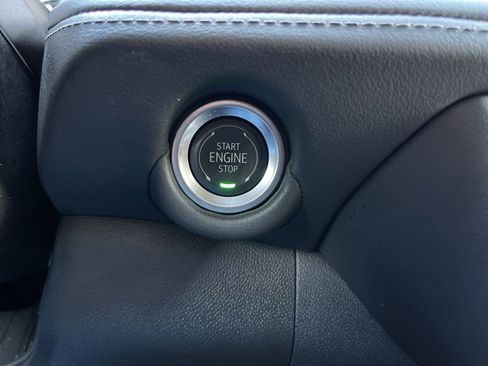 Used 2025 Chevrolet Suburban Z71 image 13