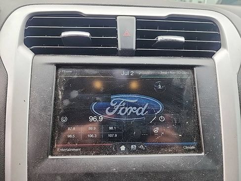 Used 2015 Ford Fusion SE FWD image 13