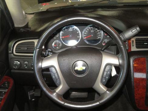 Used 2013 Chevrolet Avalanche LS image 38