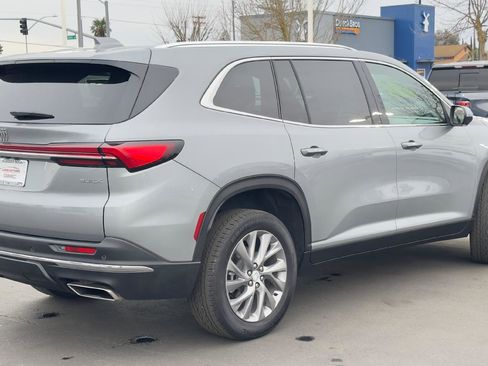 Used 2025 Buick Enclave Preferred image 5