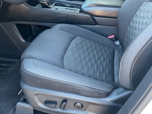 Used 2022 Nissan Pathfinder SV image 12