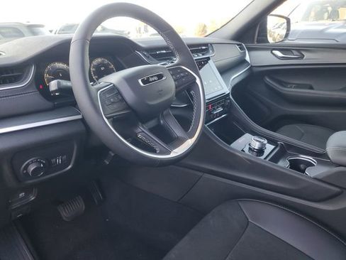 New 2025 Jeep Grand Cherokee L Altitude image 11