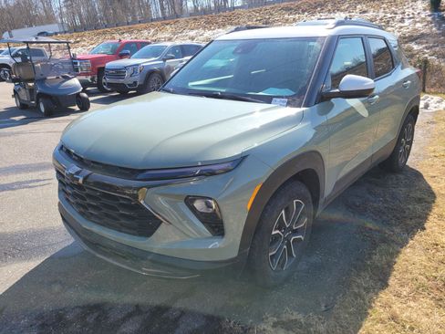 Used 2025 Chevrolet TrailBlazer ACTIV w/ Convenience Package image 3
