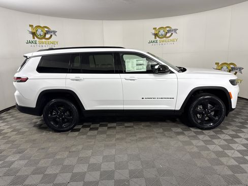New 2026 Jeep Grand Cherokee L Limited w/ Limited Altitude Package AWD/4WD image 11