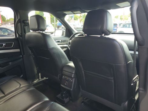 Used 2017 Ford Explorer XLT w/ Equipment Group 202A image 39