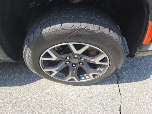 Used 2023 Jeep Wagoneer L Series III w/ Preferred Equipment Group image 9