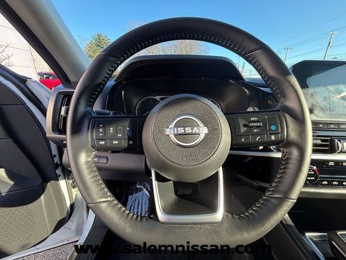 Certified 2025 Nissan Pathfinder SL w/ Lighting Package (N92) AWD/4WD image 8
