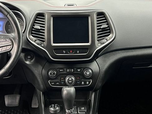 Used 2021 Jeep Cherokee Trailhawk w/ Comfort/Convenience Group AWD/4WD image 21