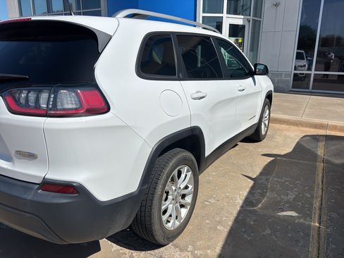 Used 2020 Jeep Cherokee Latitude FWD image 4