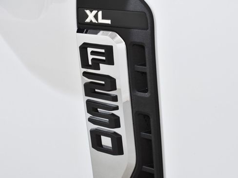 New 2026 Ford F250 XL w/ XL Chrome Package image 21