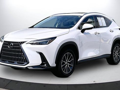 Used 2025 Lexus NX 250 FWD w/ Towing Package (2000 Lbs) image 4