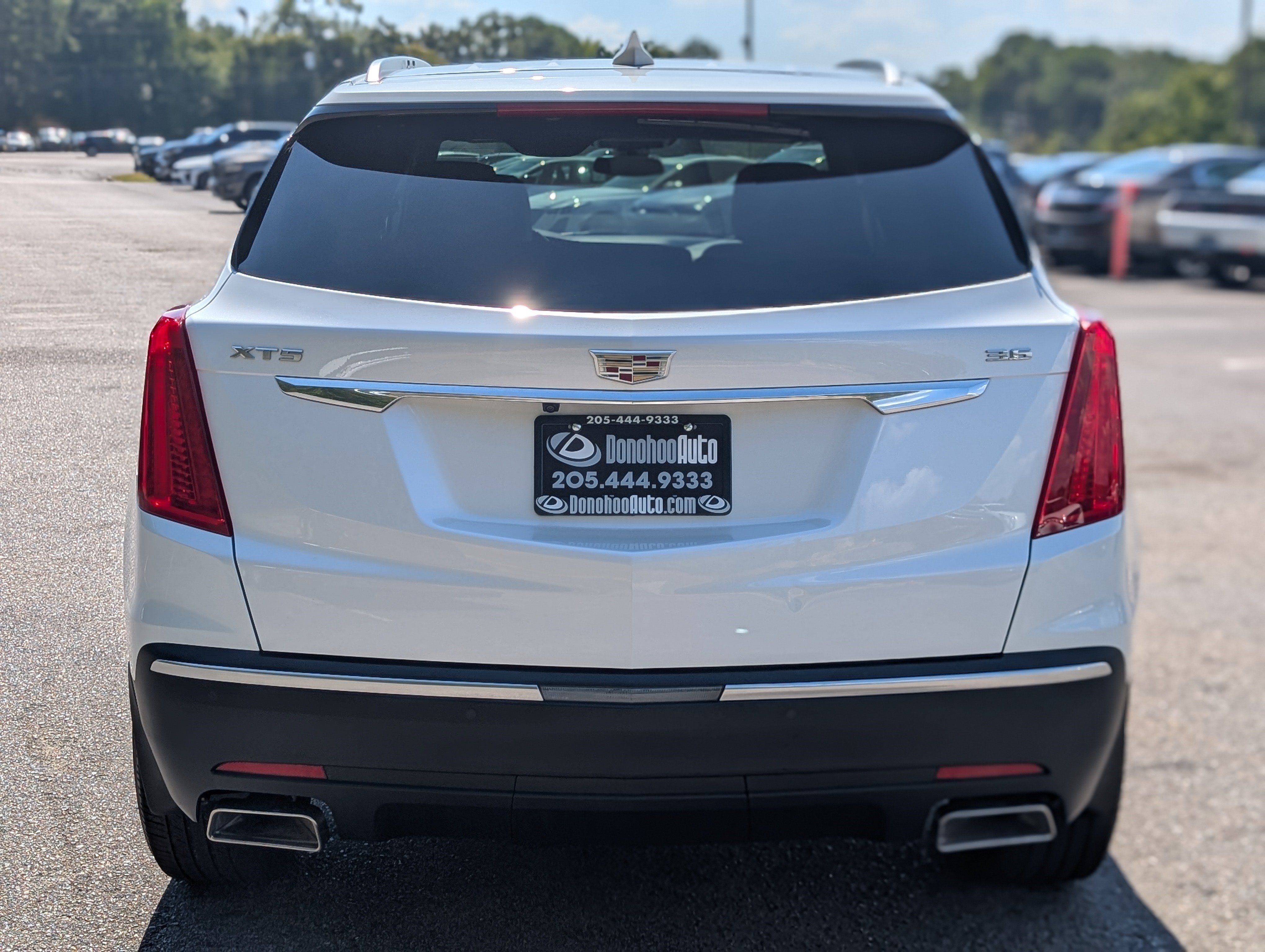 Used 2018 Cadillac XT5 Premium Luxury w/ LPO, Wheel Lock Package FWD image 8