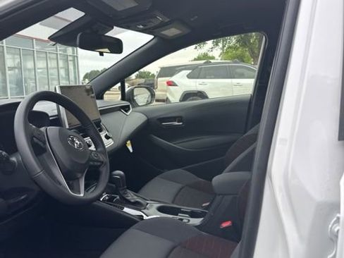 Used 2026 Toyota Corolla SE w/ SE Premium Package FWD image 7
