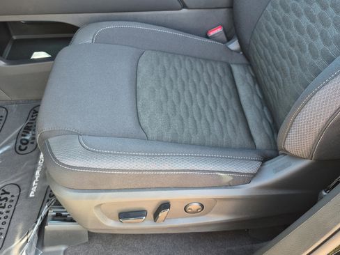 New 2026 Nissan Pathfinder SV w/ SV Premium Package FWD image 22