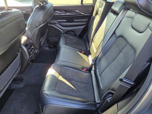 Used 2022 Jeep Grand Cherokee Altitude image 12