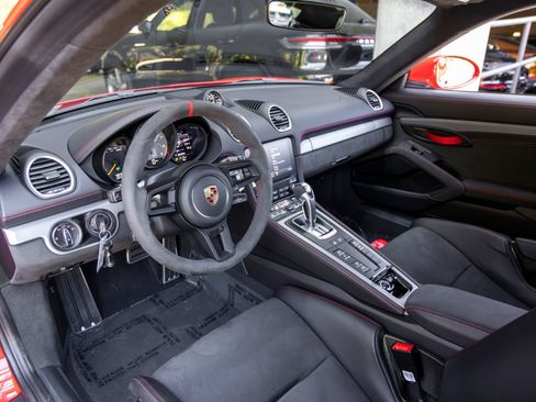 Certified 2023 Porsche 718 Cayman GT4 RWD image 4