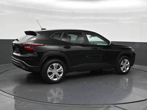 Used 2024 Chevrolet Trax LS FWD image 5