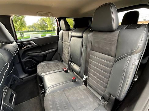 Used 2023 Mitsubishi Outlander SE image 30