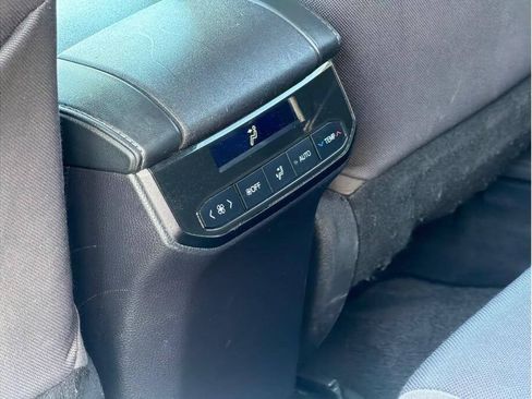 Used 2022 Toyota Highlander LE AWD/4WD image 21
