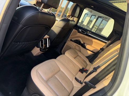 Used 2017 Porsche Cayenne S Platinum image 16