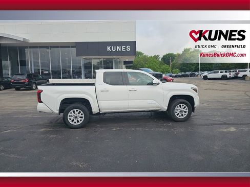 Used 2024 Toyota Tacoma SR5 AWD/4WD image 4