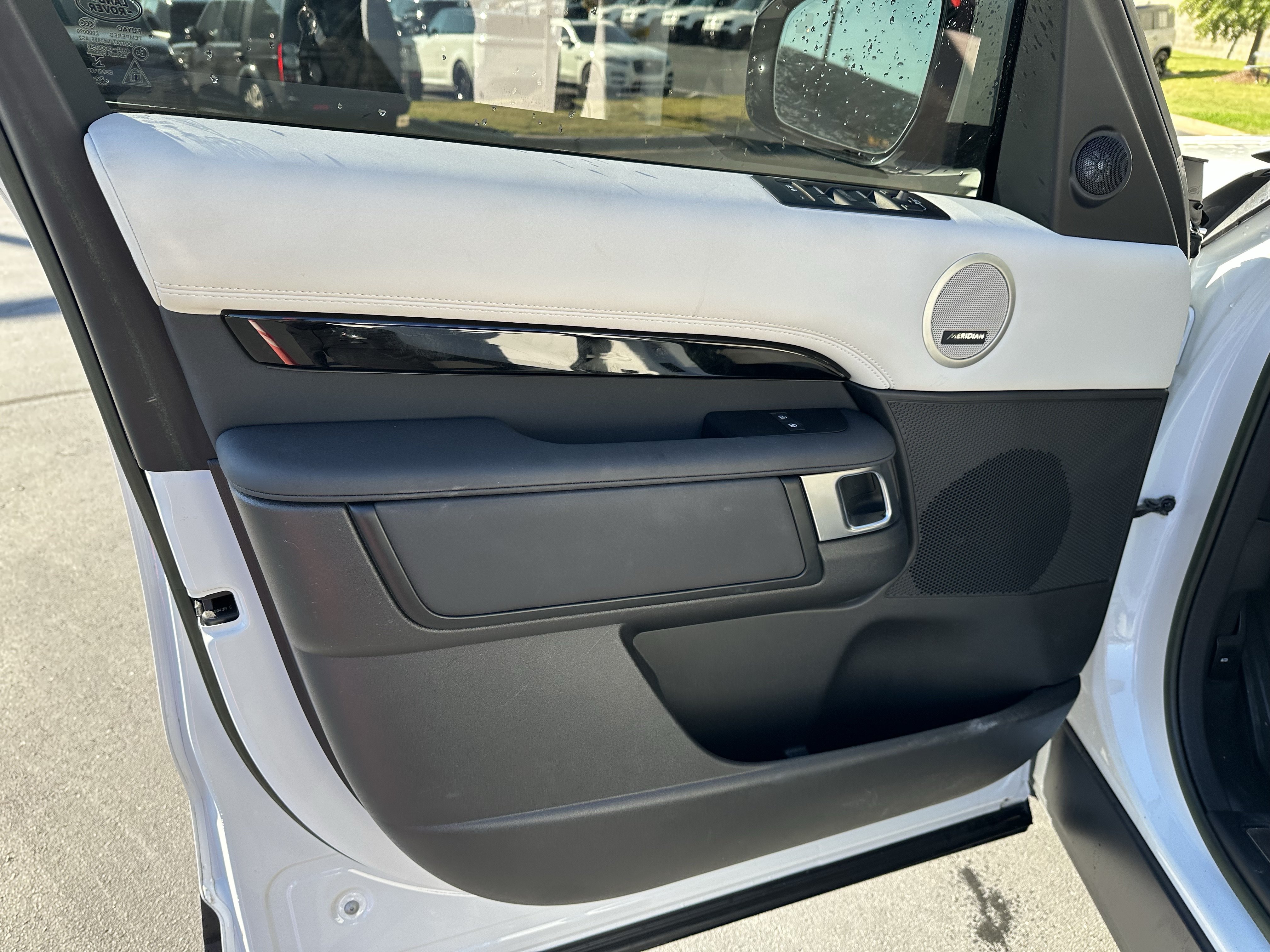 Certified 2023 Land Rover Discovery S AWD/4WD image 13