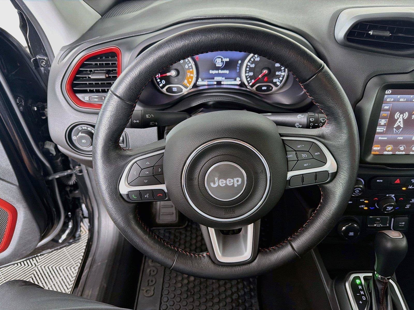 Used 2023 Jeep Renegade Latitude w/ Sun/Sound Group AWD/4WD image 3