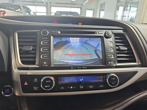 Used 2019 Toyota Highlander Limited image 30