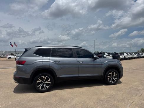 Used 2024 Volkswagen Atlas SE FWD image 24