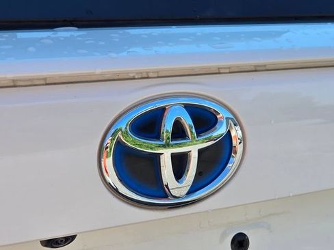 Used 2022 Toyota RAV4 XLE Premium AWD/4WD image 17