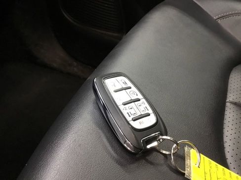 Used 2025 Chrysler Pacifica Select FWD image 10