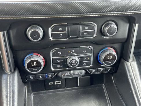 Used 2022 Chevrolet Tahoe Premier AWD/4WD image 23