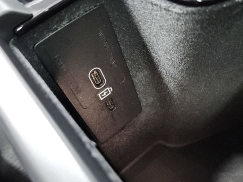 Used 2023 Volvo XC60 B5 Plus image 36