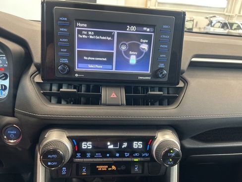 Used 2020 Toyota RAV4 XLE w/ XLE Grade Weather Package AWD/4WD image 10