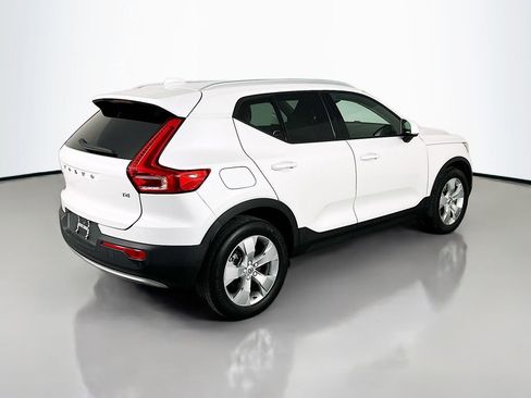 Used 2021 Volvo XC40 T4 Momentum FWD image 7