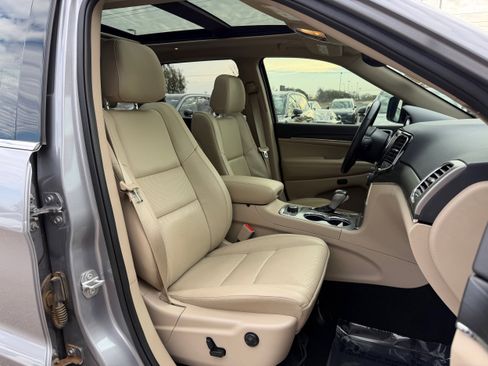 Used 2020 Jeep Grand Cherokee Limited w/ Luxury Group II image 10
