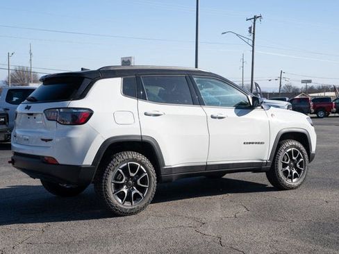 New 2026 Jeep Compass Trailhawk w/ Sun, Sound & Navigation Group AWD/4WD image 5