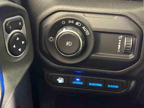 Used 2023 Jeep Wrangler Unlimited Sahara w/ Cold Weather Group AWD/4WD image 39