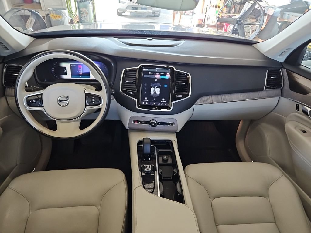 Used 2023 Volvo XC90 B6 Plus w/ Protection Package Premier AWD/4WD image 9