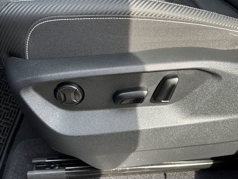 Certified 2025 Volkswagen Atlas Cross Sport SE w/ Panoramic Sunroof Package image 13