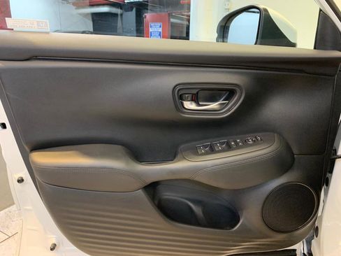 Used 2023 Honda HR-V LX image 16