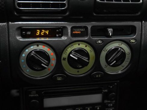 Used 2002 Toyota MR2 image 21