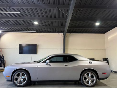 Used 2014 Dodge Challenger R/T RWD image 5