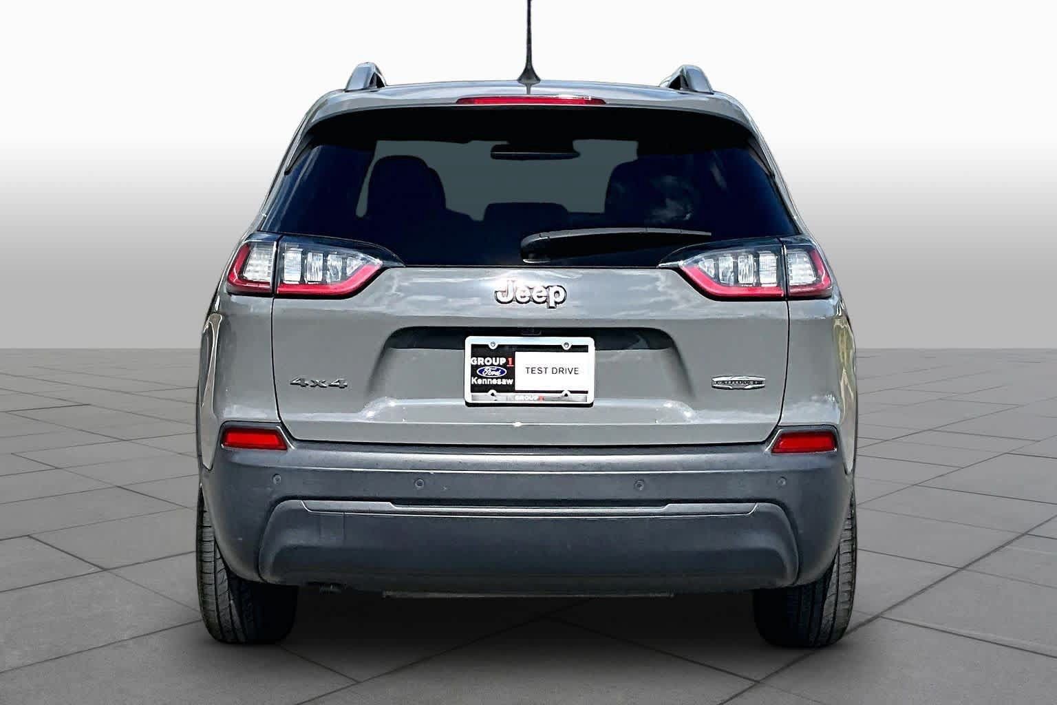 Used 2019 Jeep Cherokee Latitude Plus AWD/4WD image 5
