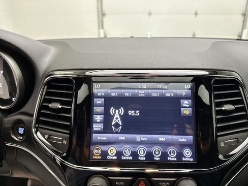 Used 2020 Jeep Grand Cherokee Limited w/ Premium Lighting Group AWD/4WD image 31