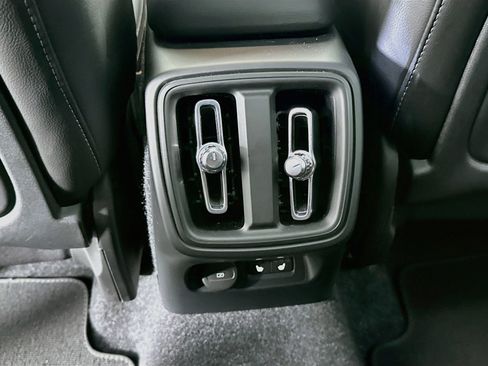 Used 2026 Volvo XC40 B5 Plus AWD/4WD image 29