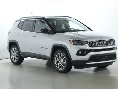 Used 2025 Jeep Compass Limited AWD/4WD image 9