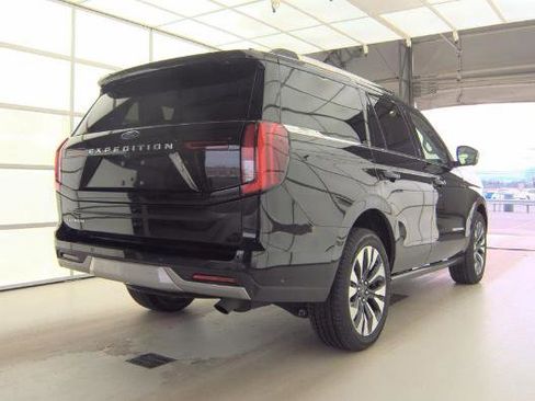 Certified 2025 Ford Expedition Platinum w/ Driver's Package AWD/4WD image 4
