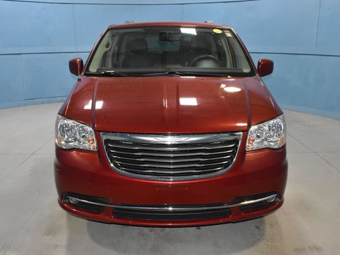 Used 2016 Chrysler Town & Country Touring FWD image 23